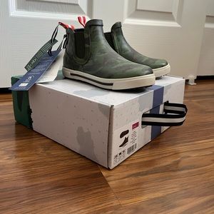 NWT and original box. Camo ankle rain boot. Toddler 10.